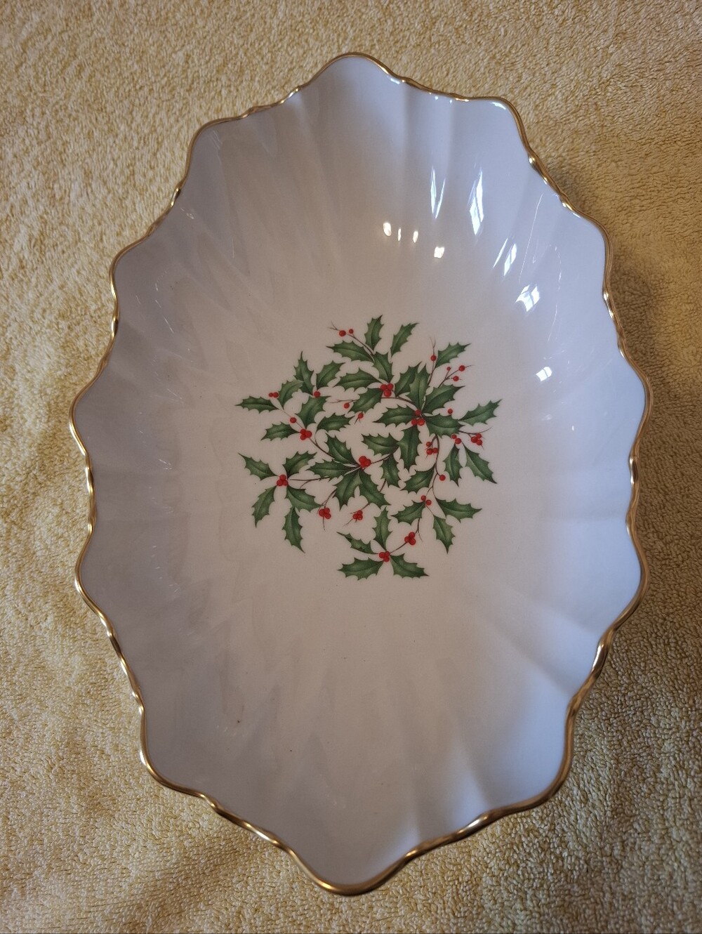 Lenox Vintage Hollyberry Scalloped Dish